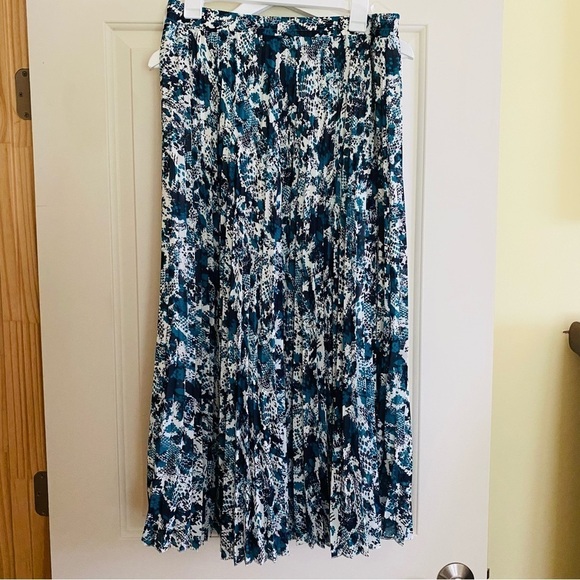Marks and Spencer reptile snake print pleated skirt green black size 14 long - Picture 1 of 7